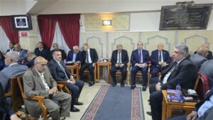 رئيس نقابة البترول يؤدي واجب العزاء في وفاة المهندس خالد الفقي.. صور