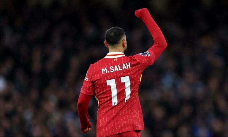ليس الأهداف فقط.. محمد صلاح يقترب من حصد جائزة كبرى في الدوري الإنجليزي