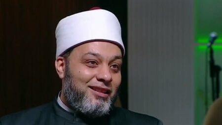 أبو اليزيد سلامة: إذا وصل المسافر إلى السعودية بعد الفجر فعليه صيام اليوم هناك