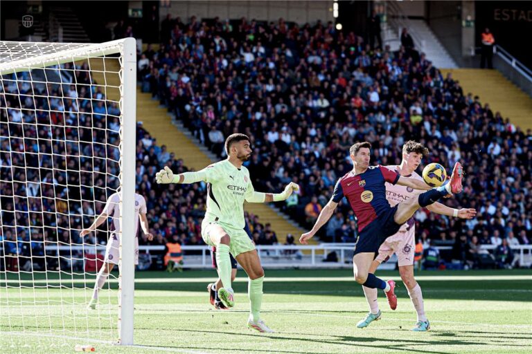 ليفاندوفسكي: تقدمي في العمر لا يؤثر علي في برشلونة.. وهدفنا الفوز بالثلاثية