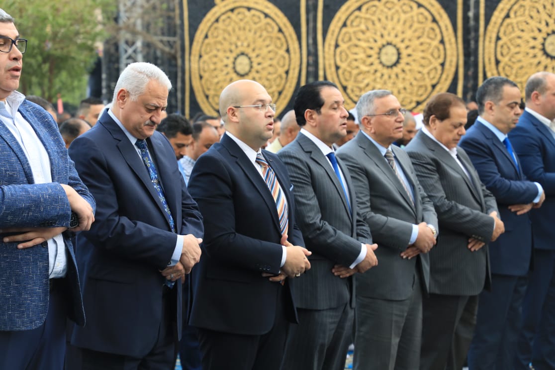 نائب محافظ الجيزة يؤدي صلاة عيد الفطر بساحة مسجد مصطفى محمود بالدقي 2 نائب محافظ الجيزة يؤدي صلاة عيد الفطر بساحة مسجد مصطفى محمود بالدقي