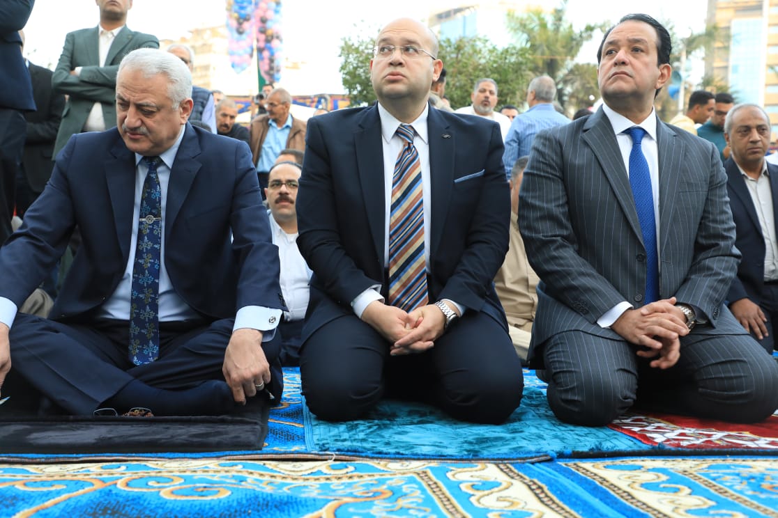 نائب محافظ الجيزة يؤدي صلاة عيد الفطر بساحة مسجد مصطفى محمود بالدقي 3 نائب محافظ الجيزة يؤدي صلاة عيد الفطر بساحة مسجد مصطفى محمود بالدقي