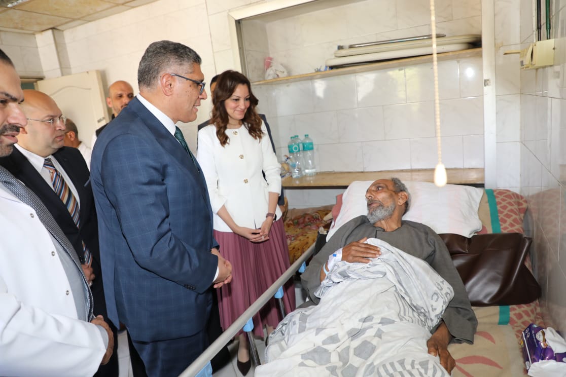 محافظ الجيزة يتفقد دور رعاية الأيتام والمسنين بالعجوزة.. صور 1 محافظ الجيزة يتفقد دور رعاية الأيتام والمسنين بالعجوزة.. صور