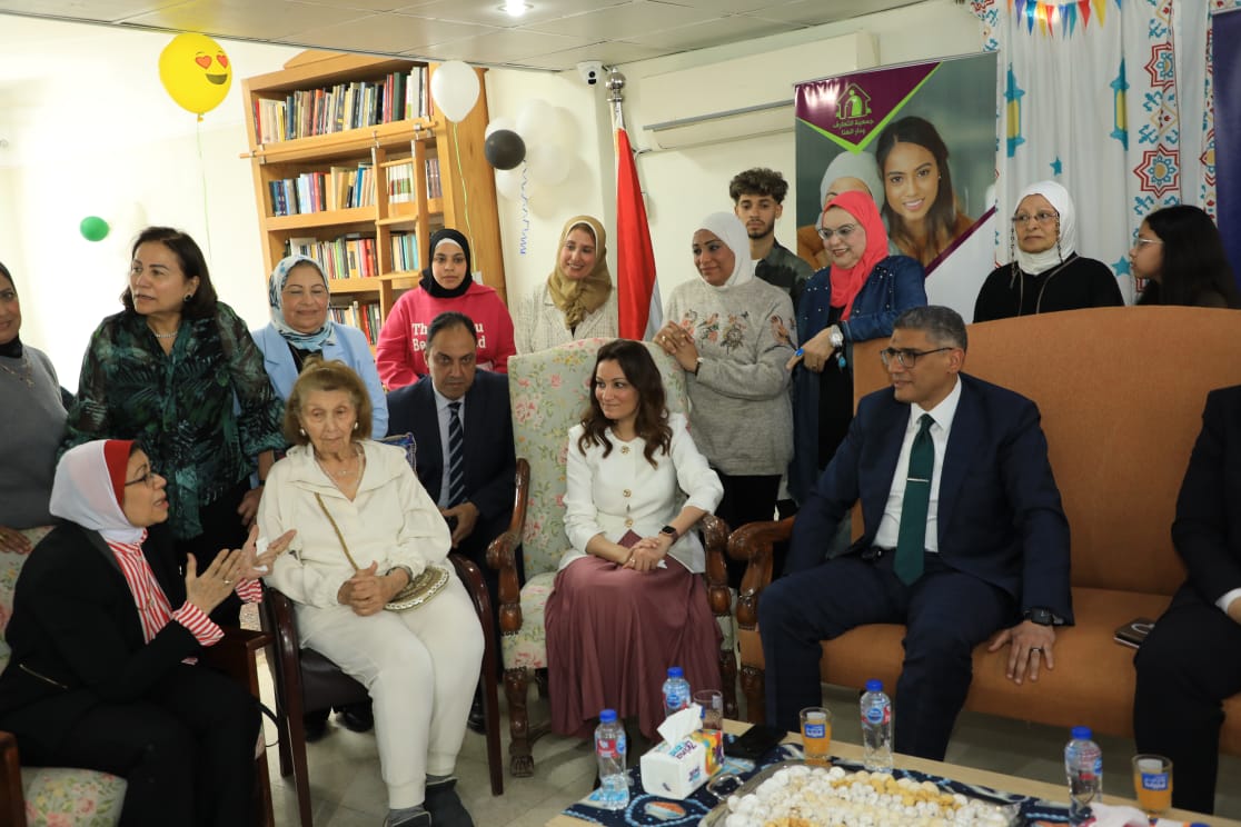 محافظ الجيزة يتفقد دور رعاية الأيتام والمسنين بالعجوزة.. صور 6 محافظ الجيزة يتفقد دور رعاية الأيتام والمسنين بالعجوزة.. صور