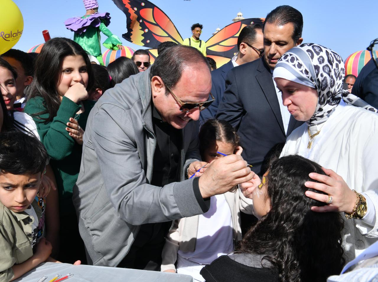 نشاط الرئيس السيسي في أول أيام عيد الفطر (فيديو وصور)