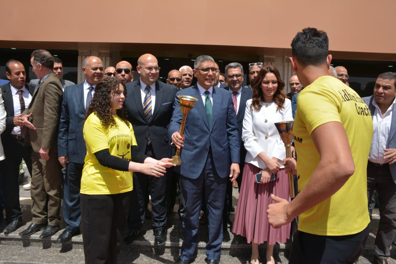 بالصور.. محافظ الجيزة يوقِد الشعلة إيذانًا ببدء احتفالات عيدها القومي 4 بالصور.. محافظ الجيزة يوقِد الشعلة إيذانًا ببدء احتفالات عيدها القومي