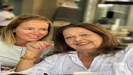 10 صور لـ هنا شيحة مع والدتها احتفالا بـ عيد الأم