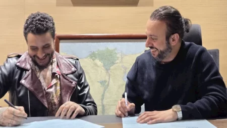 أحمد الفيشاوي يتعاقد على بطولة فيلم "حين يكتب الحب"