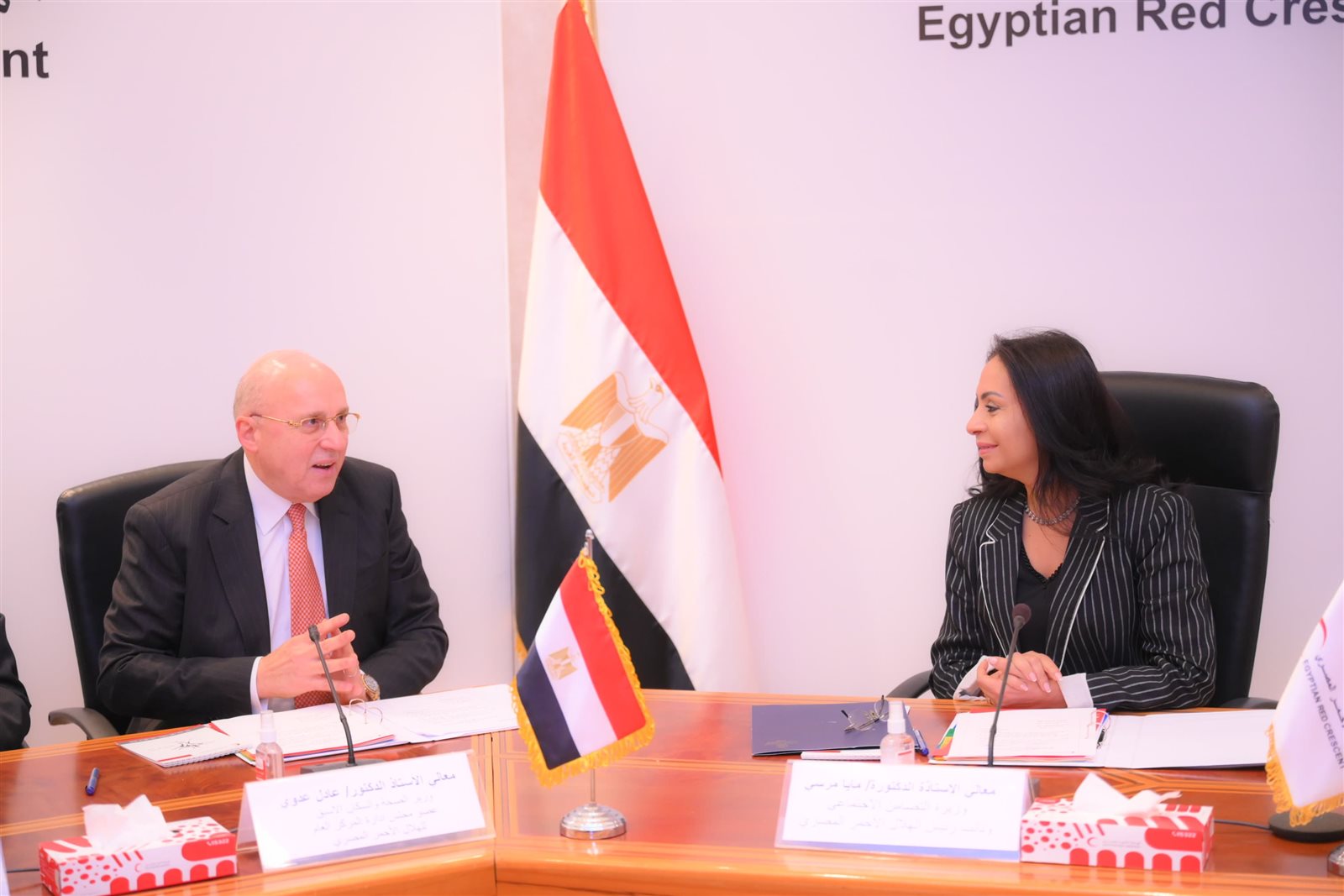 وزيرة التضامن تترأس اجتماع مجلس إدارة الهلال الأحمر المصري 8 وزيرة التضامن تترأس اجتماع مجلس إدارة الهلال الأحمر المصري