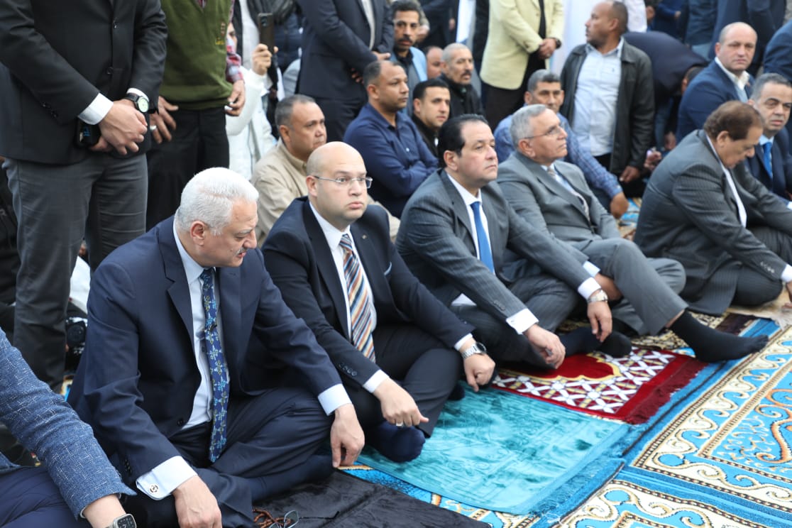 نائب محافظ الجيزة يؤدي صلاة عيد الفطر بساحة مسجد مصطفى محمود بالدقي 5 نائب محافظ الجيزة يؤدي صلاة عيد الفطر بساحة مسجد مصطفى محمود بالدقي