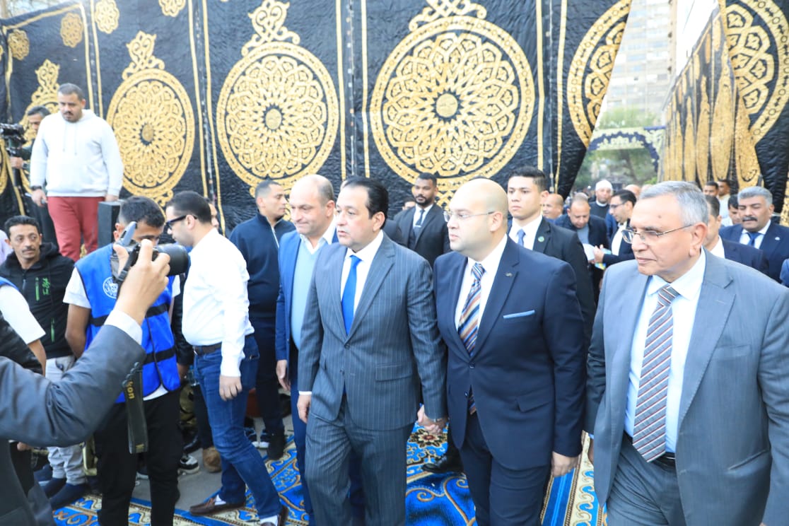 نائب محافظ الجيزة يؤدي صلاة عيد الفطر بساحة مسجد مصطفى محمود بالدقي 1 نائب محافظ الجيزة يؤدي صلاة عيد الفطر بساحة مسجد مصطفى محمود بالدقي