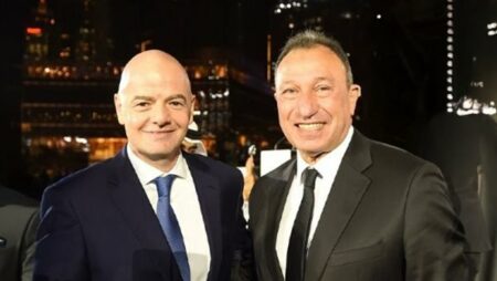 إنفانتينو يعتذر للخطيب عن عدم حضور احتفالية الأهلي بكأس العالم للأندية