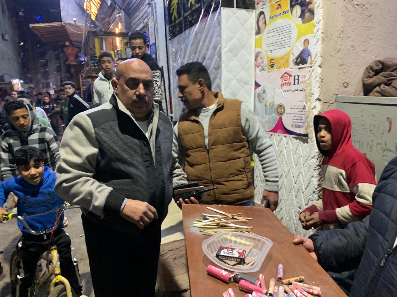 ضبط كميات ومخالفات بيع الألعاب النارية ومصادرتها بأوسيم.. صور 3 ضبط كميات ومخالفات بيع الألعاب النارية ومصادرتها بأوسيم.. صور