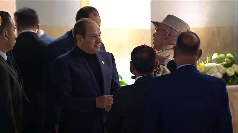 شاهد.. لحظة وصول الرئيس السيسي لافتتاح مسجد السيدة نفيسة 1 شاهد.. لحظة وصول الرئيس السيسي لافتتاح مسجد السيدة نفيسة