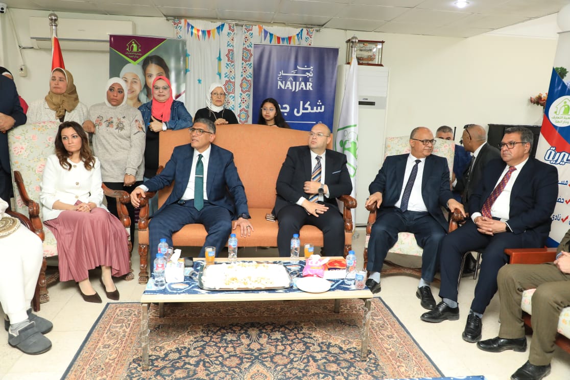 محافظ الجيزة يتفقد دور رعاية الأيتام والمسنين بالعجوزة.. صور 12 محافظ الجيزة يتفقد دور رعاية الأيتام والمسنين بالعجوزة.. صور