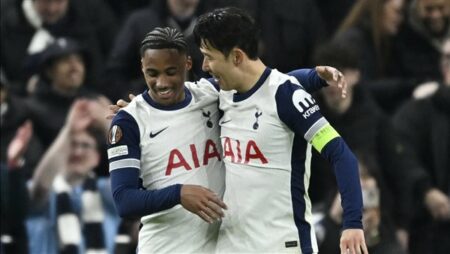 توتنهام يرد اعتباره أمام ألكمار في الدوري الأوروبي