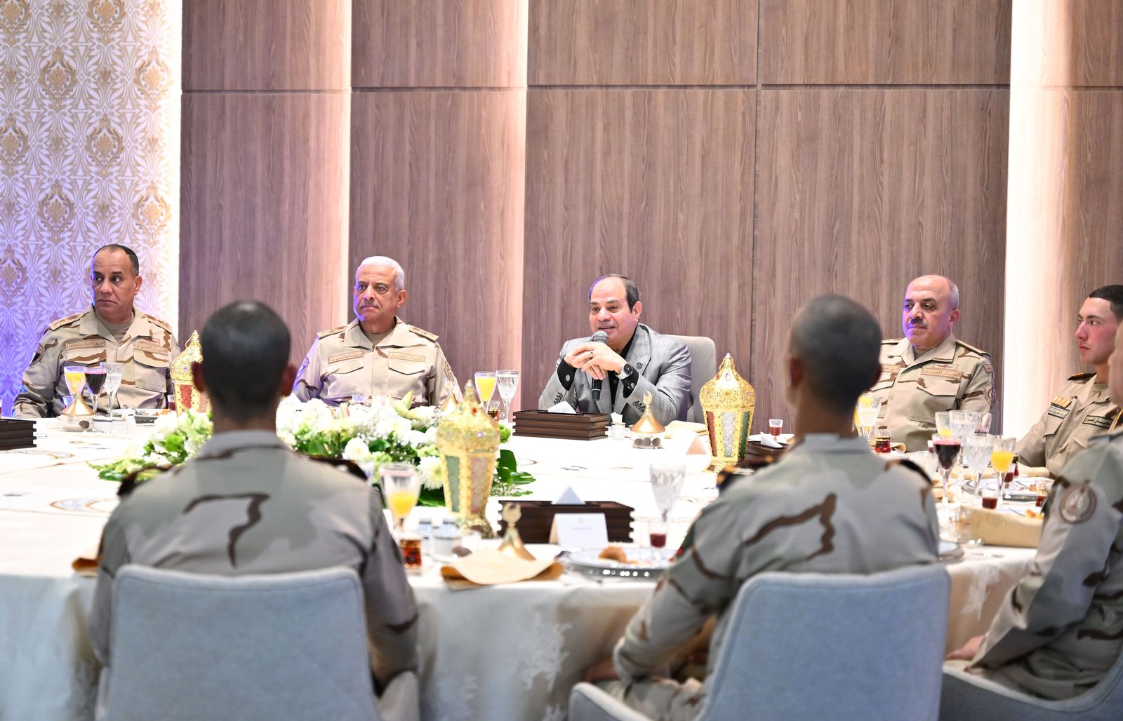 تفاصيل زيارة الرئيس السيسي للأكاديمية العسكرية المصرية.. شاهد 3 تفاصيل زيارة الرئيس السيسي للأكاديمية العسكرية المصرية.. شاهد