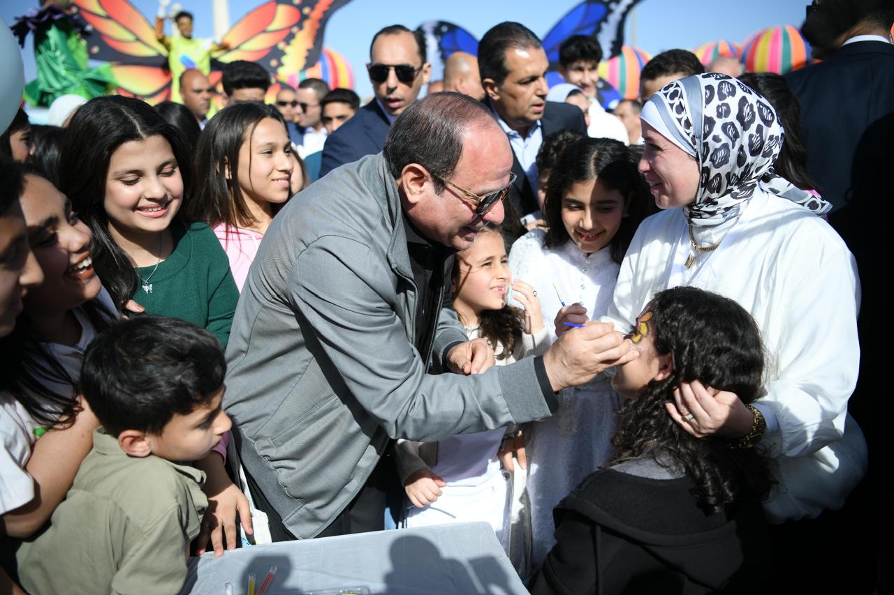 نشاط الرئيس السيسي في أول أيام عيد الفطر (فيديو وصور)