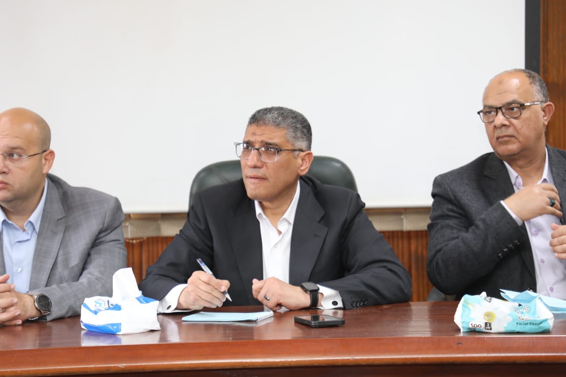 محافظ الجيزة يتابع موقف ملفات التصالح والتقنين والخطة الاستثمارية بكرداسة 1 محافظ الجيزة يتابع موقف ملفات التصالح والتقنين والخطة الاستثمارية بكرداسة