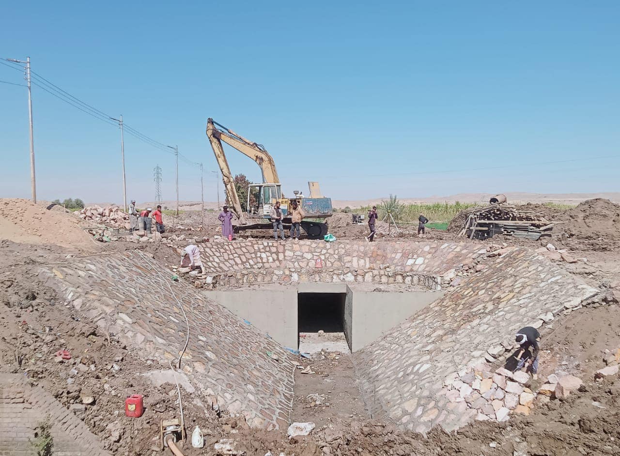 تأهيل وإحلال المنشآت المائية مشروع قومي لتطوير شبكة الري في مصر.. سويلم: أعمال التطوير تضمن وصول المياه للمناطق الريفية والأراضي الزراعية بشكل أكثر انتظامًا 4 تأهيل وإحلال المنشآت المائية مشروع قومي لتطوير شبكة الري في مصر.. سويلم: أعمال التطوير تضمن وصول المياه للمناطق الريفية والأراضي الزراعية بشكل أكثر انتظامًا