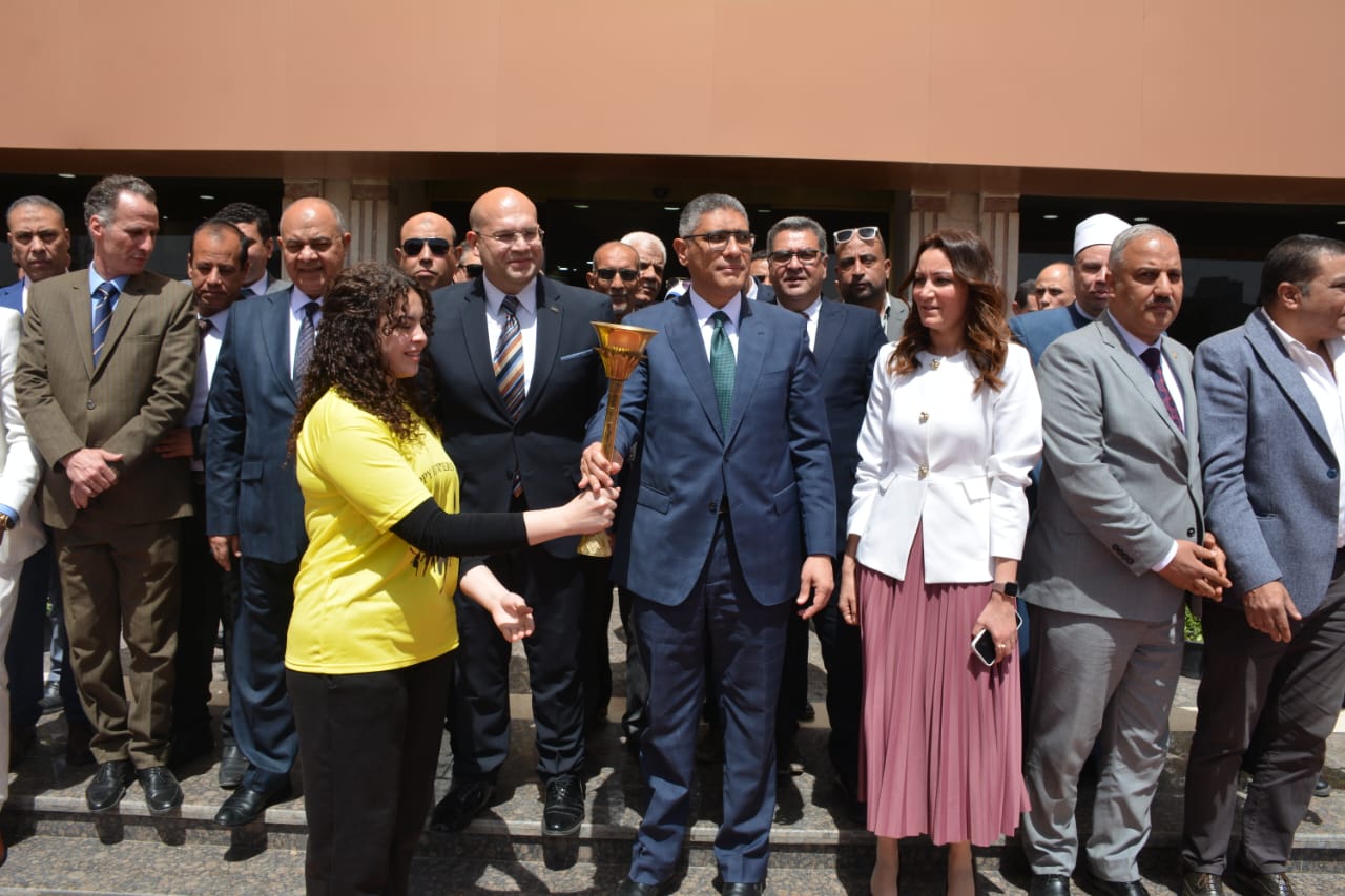 بالصور.. محافظ الجيزة يوقِد الشعلة إيذانًا ببدء احتفالات عيدها القومي 2 بالصور.. محافظ الجيزة يوقِد الشعلة إيذانًا ببدء احتفالات عيدها القومي