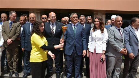 بالصور.. محافظ الجيزة يوقِد الشعلة إيذانًا ببدء احتفالات عيدها القومي