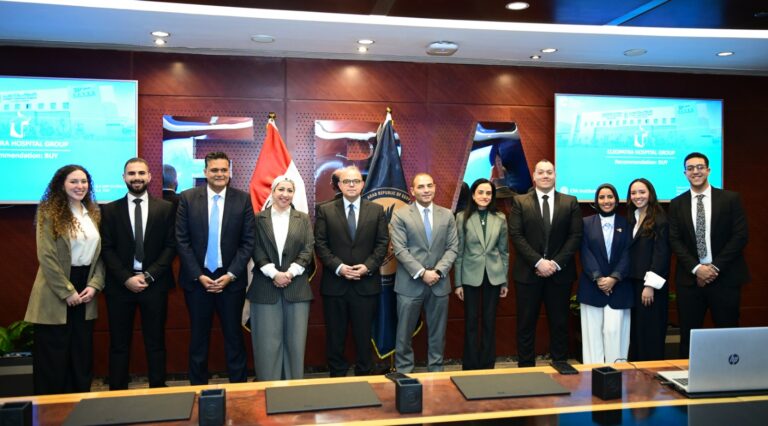 رئيس الرقابة المالية يلتقي الفائزين بتحدي بحوث جمعية خبراء الاستثمار 