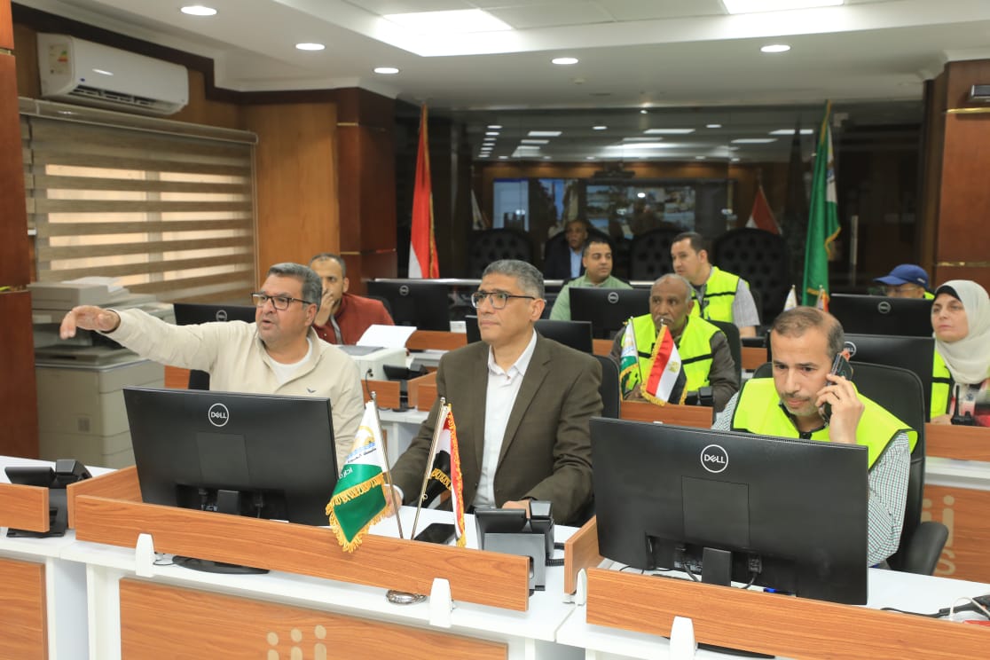 محافظ الجيزة يتابع استعدادات الأحياء والمراكز والمدن لاستقبال عيد الفطر 8 محافظ الجيزة يتابع استعدادات الأحياء والمراكز والمدن لاستقبال عيد الفطر