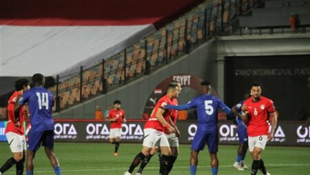 مدرب منتخب مصر يهاجم الأهلي والزمالك بسبب أزمة الظهير الأيسر