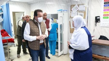 عبد الغفار يتفقد مستشفى المقطم للتأمين الصحي ويحيل المتغيبين للتحقيق| صور