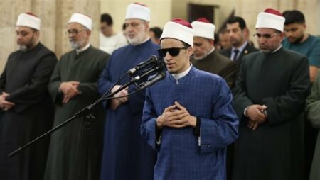محمد حسن.. من ظلام البصر إلى نور الإمامة في الجامع الأزهر