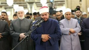 يرجون عفو الله ورضاه.. الجامع الأزهر كامل العدد بالمصلين في الثلث الأخير من رمضان