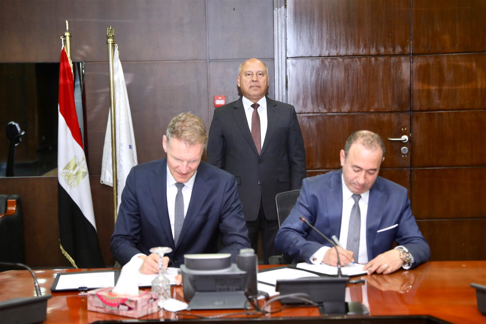 كامل الوزير يشهد توقيع مذكرة تفاهم بين "القابضة للنقل البحري" ومجموعة MSC العالمية 1 كامل الوزير يشهد توقيع مذكرة تفاهم بين "القابضة للنقل البحري" ومجموعة MSC العالمية