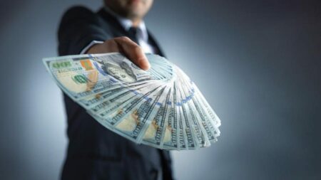 سعر الدولار مقابل الجنيه اليوم الاثنين 3-3-2025