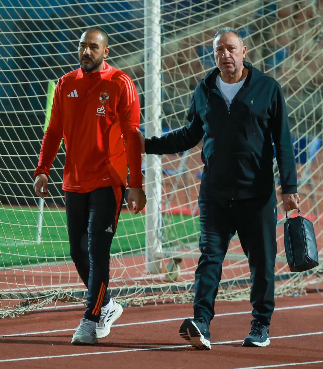 دوري أبطال أفريقيا.. الخطيب يدعم لاعبي الأهلي قبل مواجهة الهلال السوداني 1 دوري أبطال أفريقيا.. الخطيب يدعم لاعبي الأهلي قبل مواجهة الهلال السوداني