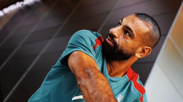 محمد صلاح حائر بين مطرقة العروض المغرية وسندان الولاء لنادي ليفربول 1 محمد صلاح حائر بين مطرقة العروض المغرية وسندان الولاء لنادي ليفربول