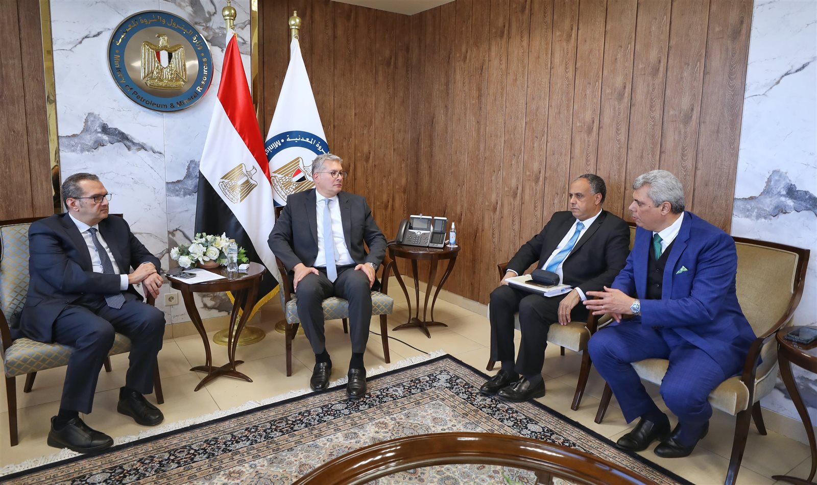 وزير البترول يناقش مع "أديس" خططها لزيادة معدلات إنتاج الزيت الخام 1 وزير البترول يناقش مع "أديس" خططها لزيادة معدلات إنتاج الزيت الخام