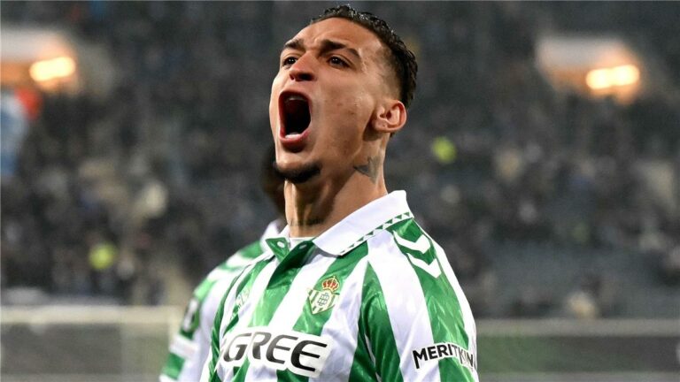 أنتوني يتحدى برشلونة: فزنا على ريال مدريد ويمكننا تكرار الأمر أمامهم