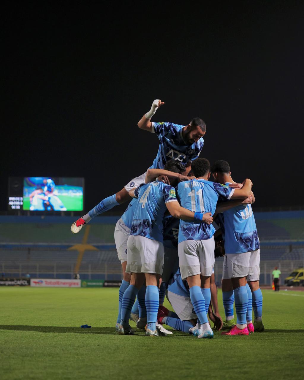 دوري أبطال أفريقيا.. بيراميدز يكتسح الجيش الملكي برباعية ويضع قدما في نصف النهائي 6 دوري أبطال أفريقيا.. بيراميدز يكتسح الجيش الملكي برباعية ويضع قدما في نصف النهائي