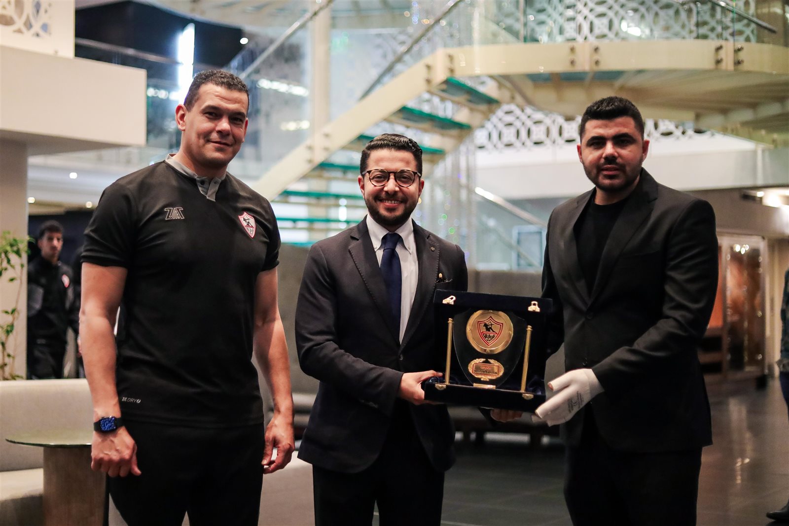 بعثة الزمالك تكرم قنصل مصر فى جنوب أفريقيا 2 بعثة الزمالك تكرم قنصل مصر فى جنوب أفريقيا