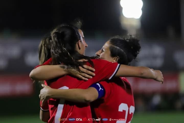 علاء نبيل يكرم المدير الفني لمنتخب الكرة النسائية بالأردن 3 علاء نبيل يكرم المدير الفني لمنتخب الكرة النسائية بالأردن