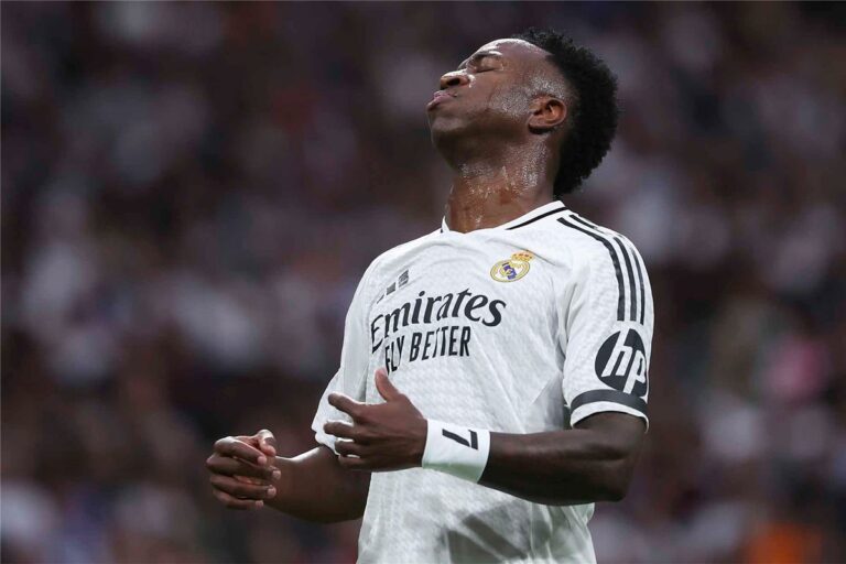 فينيسيوس في مرمى النيران.. بين غضب زملائه وصافرات استهجان جماهير ريال مدريد
