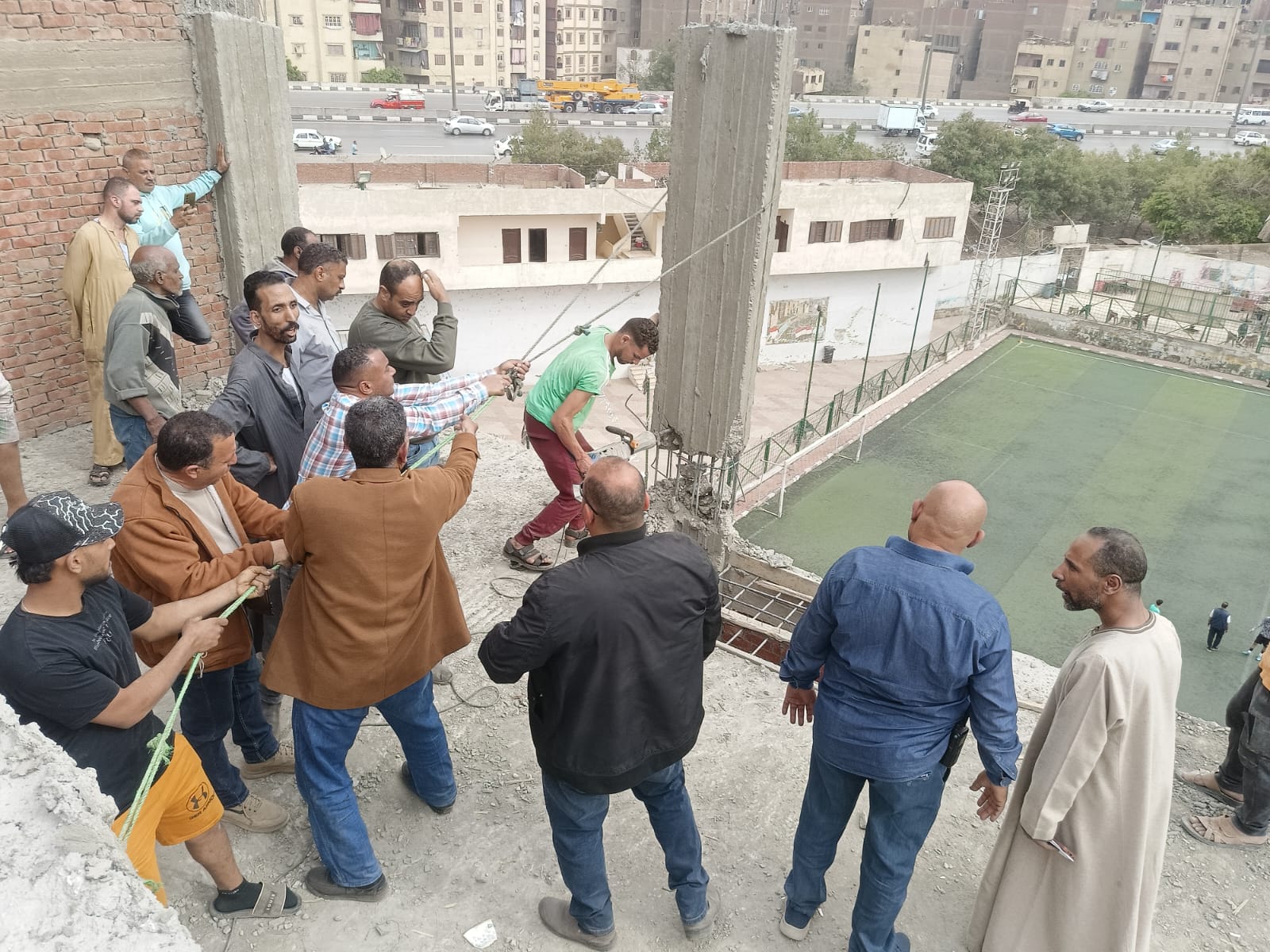 حملة إزالة مخالفات بناء تهدم أعمدة مخالفة بعقار في بشتيل 3 حملة إزالة مخالفات بناء تهدم أعمدة مخالفة بعقار في بشتيل