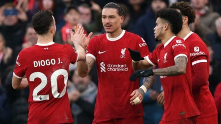 الدوري السعودي يتمسك بمحاولة تعاقده مع لاعب ليفربول