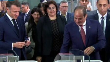 الرئيس السيسي وماكرون يتفقدان محطة عدلي منصور التبادلية
