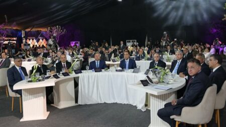 رئيس الوزراء يشهد احتفالية هيئة الدواء بالمتحف المصري الكبير لحصولها على اعتماد منظمة الصحة العالمية في مجال الدواء.. صور
