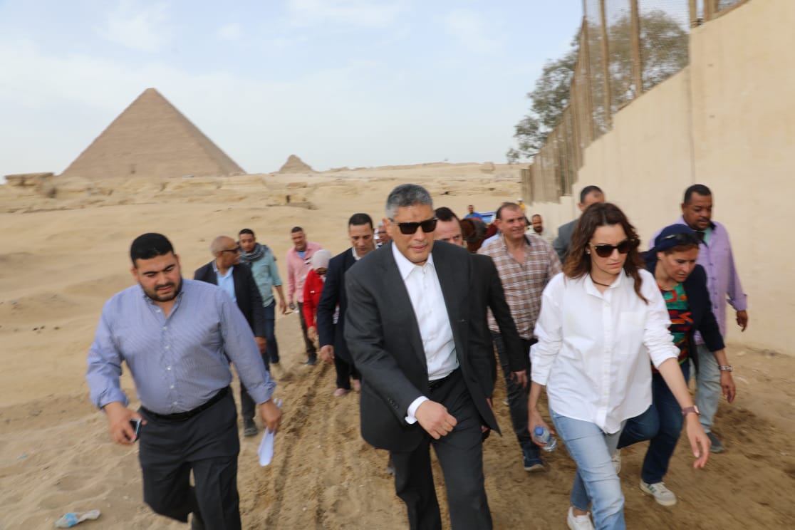 "النجار" يتابع التشغيل التجريبي لمشروع تطوير الخدمات بالمنطقة الأثرية لأهرامات الجيزة