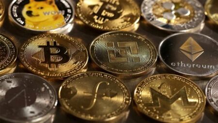 تراجع شبه جماعي للعملات المشفرة بعد تعليق الرسوم الجمركية