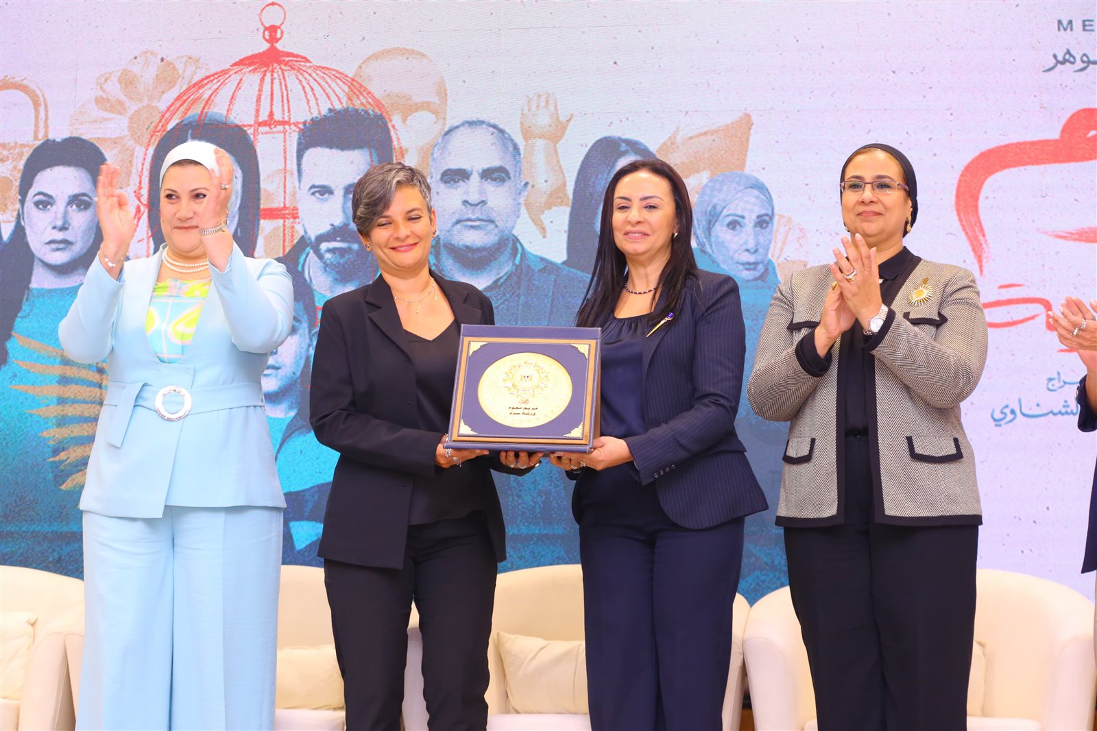 وزيرة التضامن تكرم نجوم وصناع مسلسل "لام شمسية" 1 وزيرة التضامن تكرم نجوم وصناع مسلسل "لام شمسية"