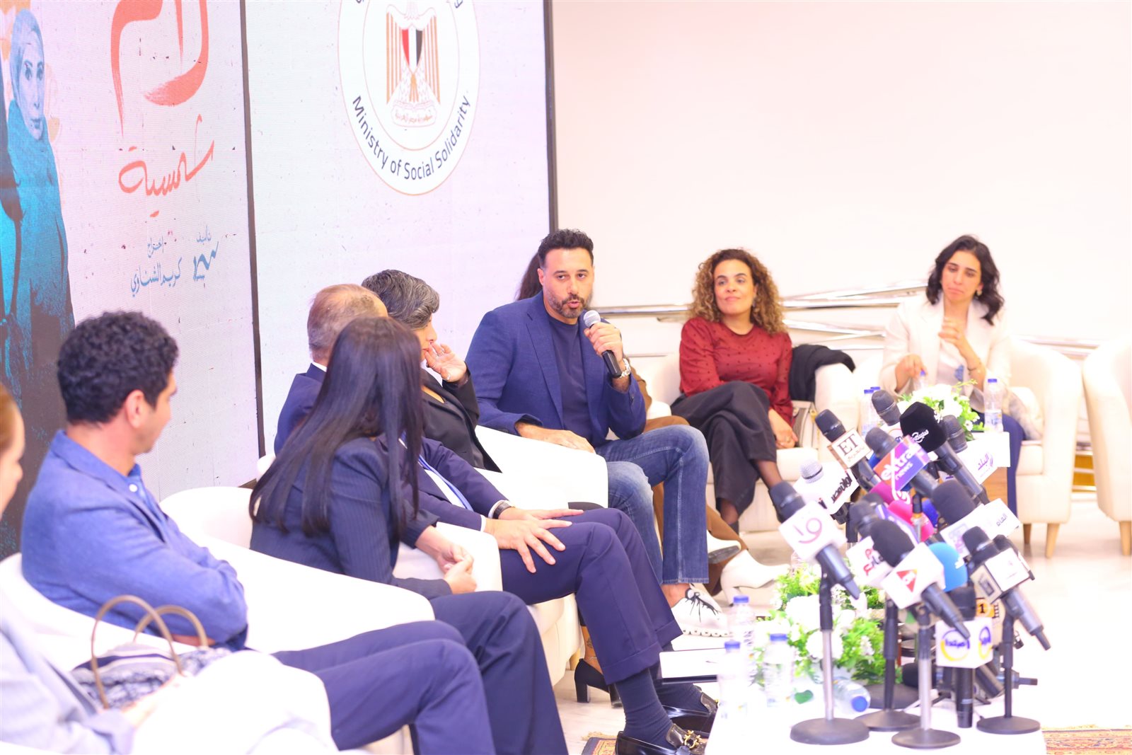 وزيرة التضامن تكرم نجوم وصناع مسلسل "لام شمسية" 13 وزيرة التضامن تكرم نجوم وصناع مسلسل "لام شمسية"